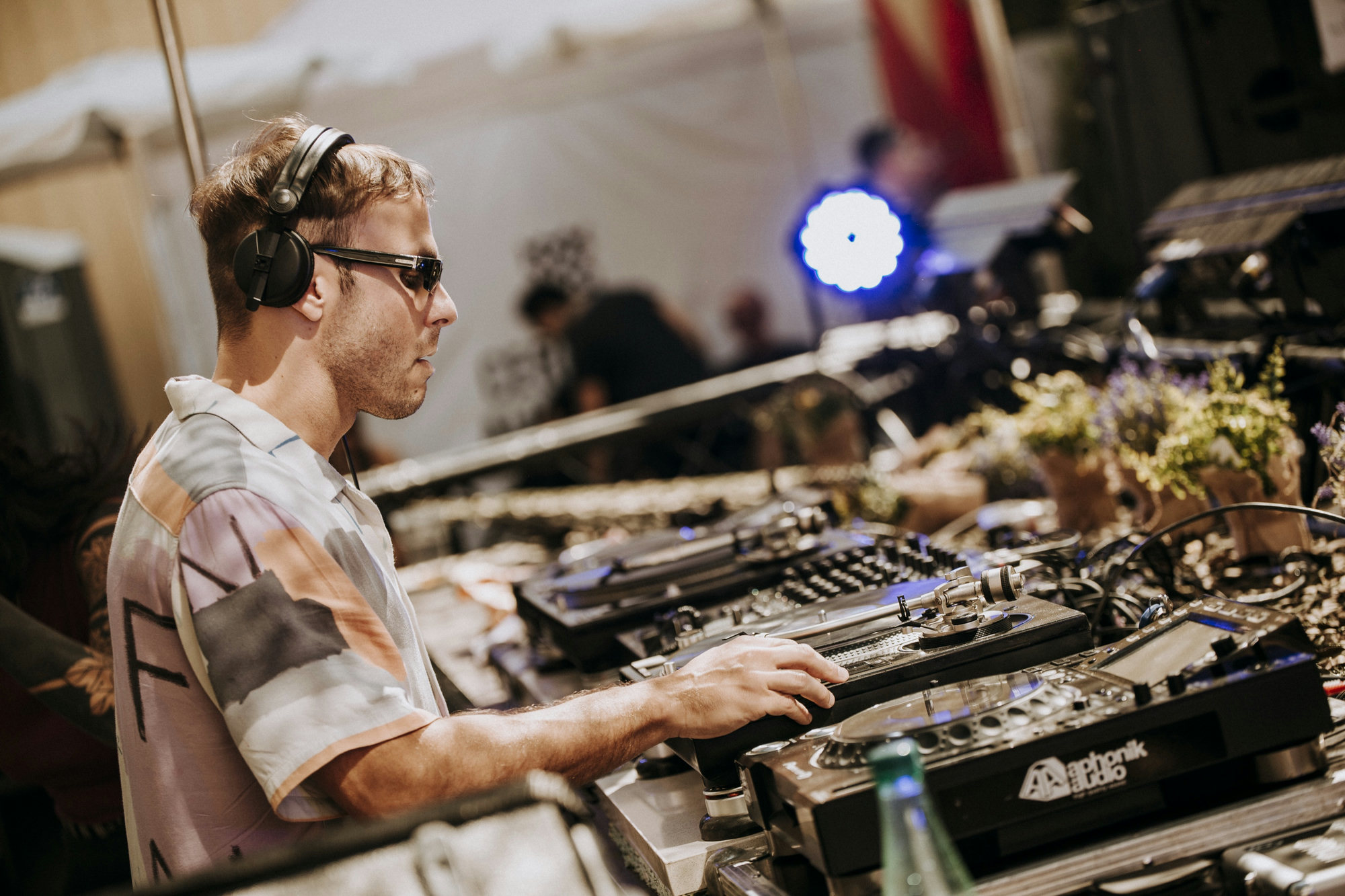 Behind The Record: Tunik